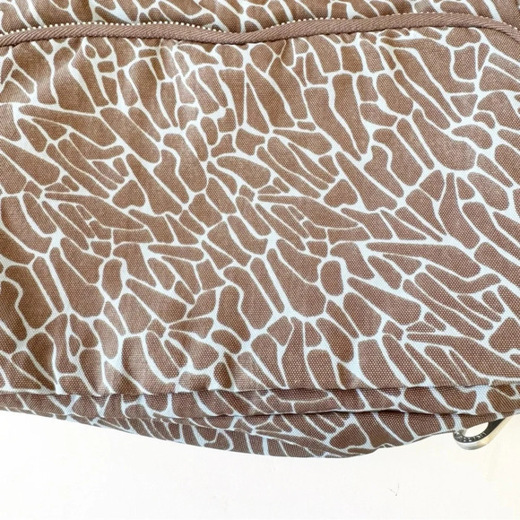 Baggalini Taupe‎ Travel Bag Crossbody Geo Print Pockets Organizing Turnlock RFID - Picture 11 of 12